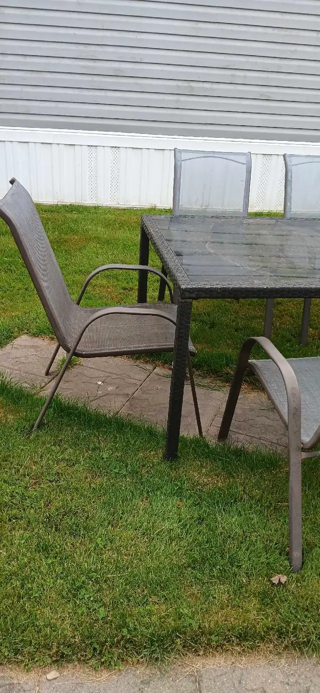 Outdoor Table and Chairs62863739135747121