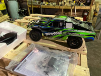 TRAXXAS SLASH 4X4 NEUF (TÉLÉGUIDÉ)