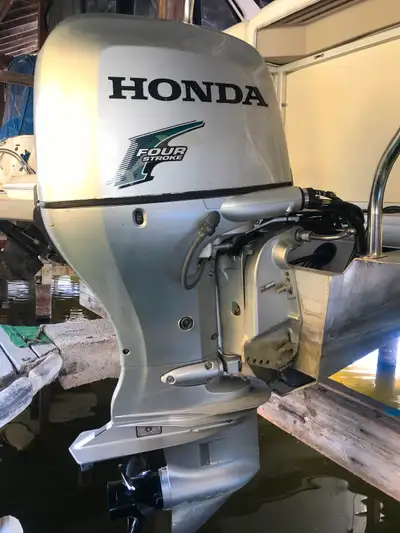 Pontoon Tritoon Boat 23 feet Tritoon for sale with 3 large 25” diameter pontoon s. Outboard 4 stroke...