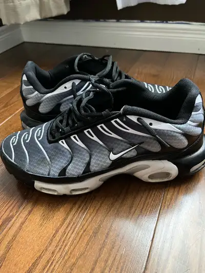 Black and White Tns Nike, View more