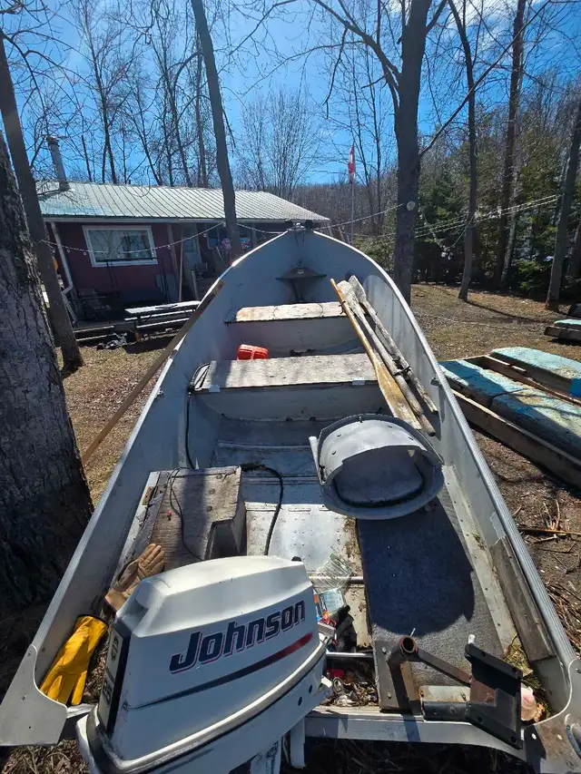 14 ft Lund with 25 short shaft Johnson.  in Powerboats & Motorboats in Renfrew - Image 2