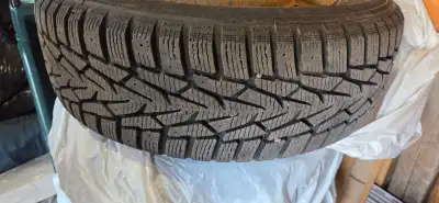 4 pneus d'hiver Nokian Nordman 7 avec roues d'acier. 195/65R15 95T XL Entre 9/32 et 10/32