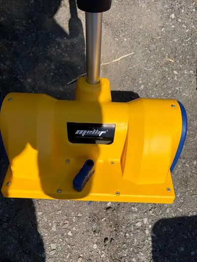 free cordless snow blower new but no batteries and no charger , View more