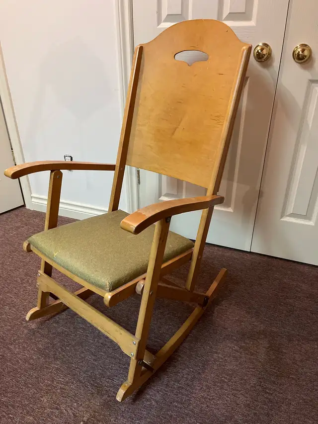 Vintage Wooden Rocking Chair63010223762051121