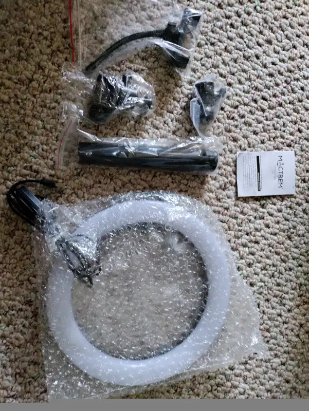 New Mactrem 10" LED Ring Light kit for sale. in Other in Calgary - Image 3