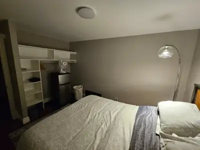 Room for rent in old Barrhaven, shared living room,shared kitchen,shared bathroom. Home is spacious...