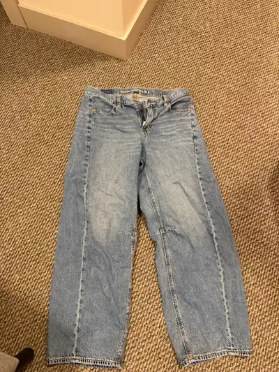 Size 4 American eagle women’s barrel jeans