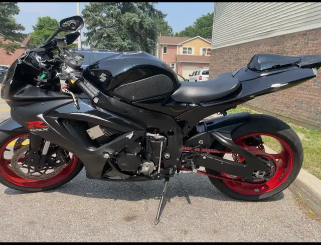 2007 Suzuki GSXR 600 in Sport Bikes in Muskoka - Image 5