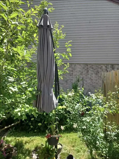 Hi there, I am selling a high-quality outdoor offset cantilever patio umbrella in great condition. I...