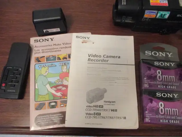 SONY Video 8xR CCD-TR67 Handycam Video Camera Recorder in Cameras & Camcorders in Chatham-Kent - Image 3