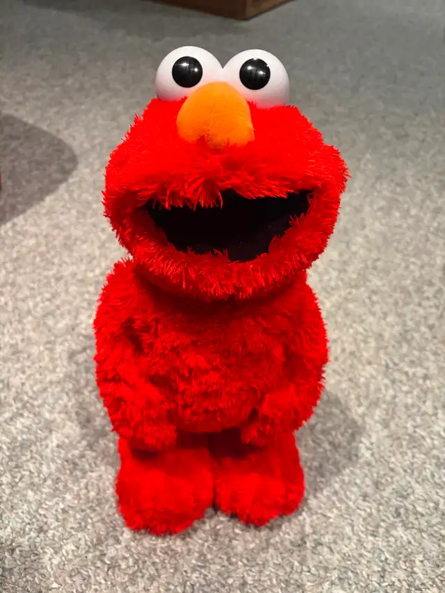 Sesame Street TMX Tickle Me Elmo in Toys & Games in Oshawa / Durham Region - Image 2