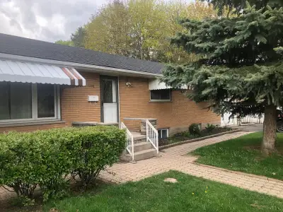 4 rooms available for rent for groups of working professionals or boys or girls group . Also individ...