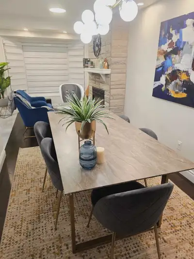 Faux marble dining table and 6 velvet dining chairs from Structube. Good condition.