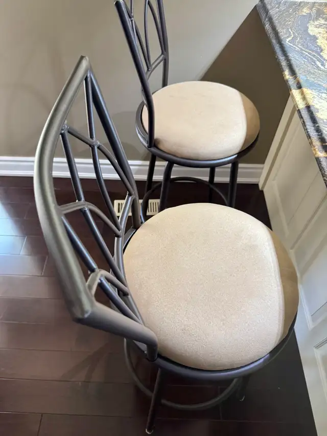  swivel  bar stools in Chairs & Recliners in Mississauga / Peel Region - Image 3