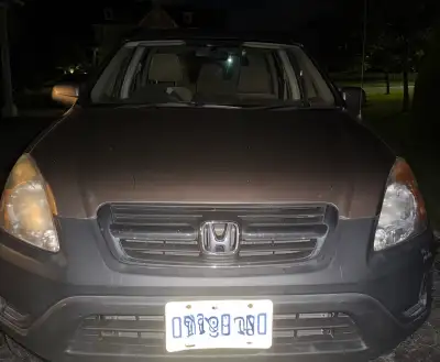 This pre-owned Honda CR-V features a reliable engine and spacious interior, perfect for your daily c...
