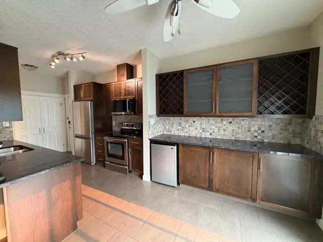 Pet Friendly 2 Bed 2 Bath Bridgeland Condo with 2 Underground P