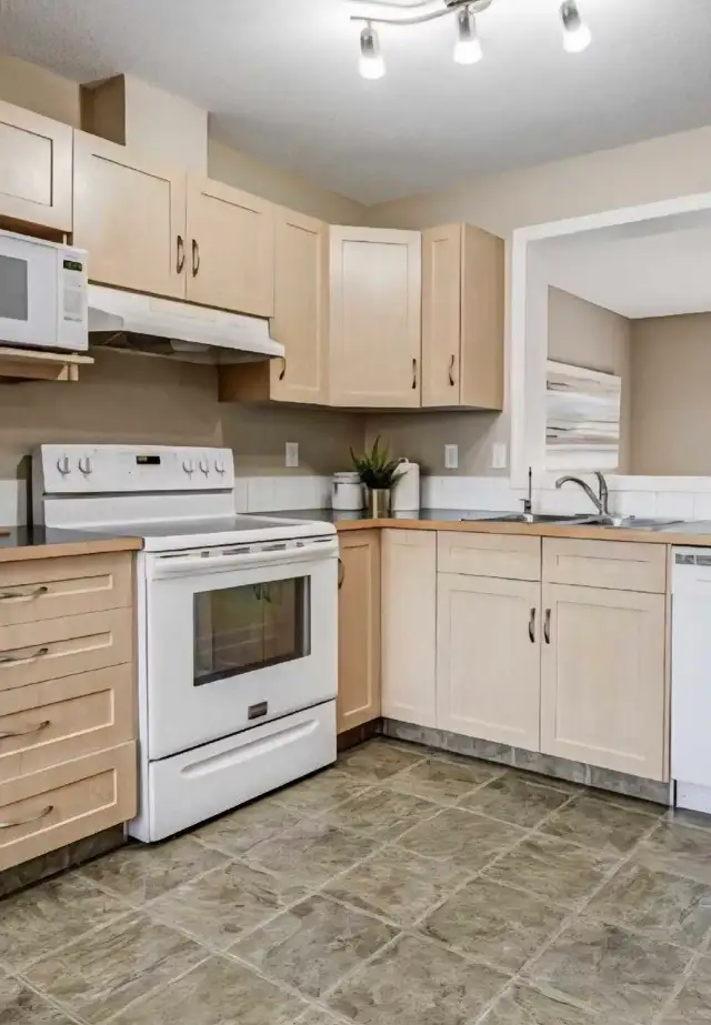 Room for rent, 3 room townhouse for rent , townhouse for rent63815787119873121