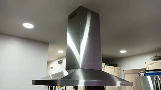 Island range hood in Stoves, Ovens & Ranges in Sarnia - Image 4