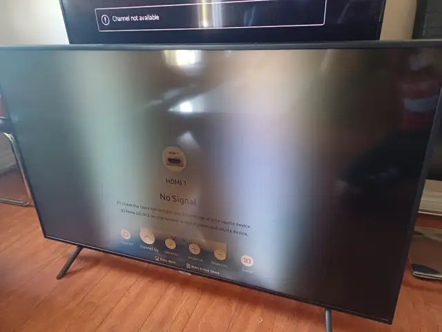 2 Smart TV 48" (1 works and 2nd has issue on screen) in TVs in Ottawa - Image 4