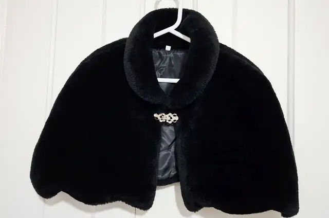 Black faux-fur capelet, kids size 7+