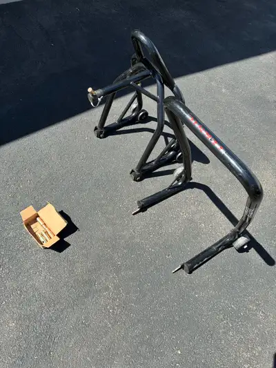 Front and rear stands I used on sport bikes. Comes with multiple stem inserts to fit most sport bike...