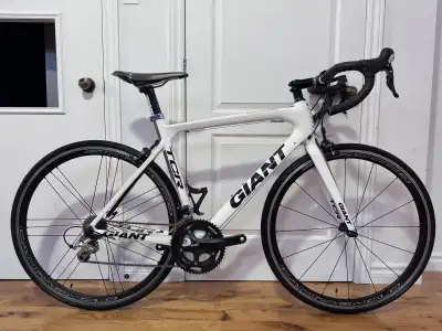 Full Carbon Giant TCR Road Bike Shimano 105, View more