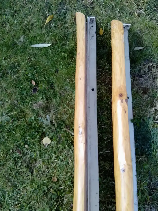 Queen size log bed frame in Beds & Mattresses in Quesnel - Image 4