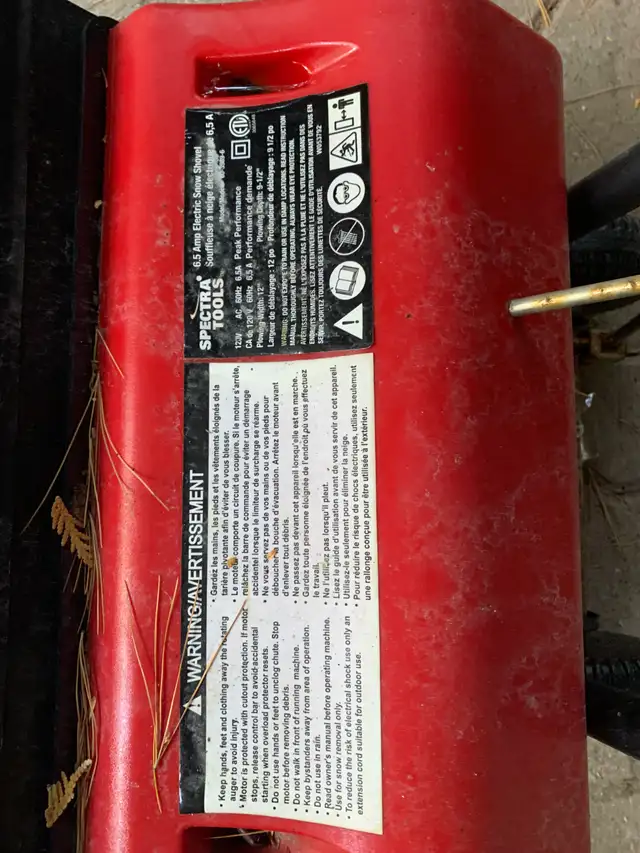 Light weight electric snow blower in Snowblowers in City of Toronto - Image 5