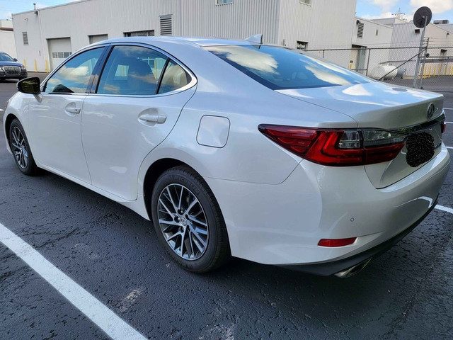 2017 Lexus ES 350 - Low Km, No accidents, excellent condition in Cars & Trucks in Mississauga / Peel Region - Image 3
