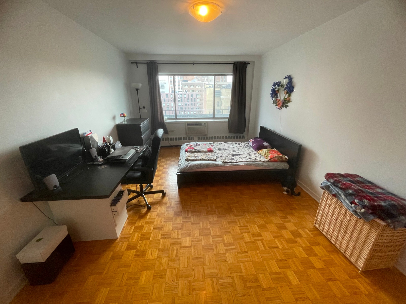Large 1-bedroom for lease transfer (Downtown) — photo 3