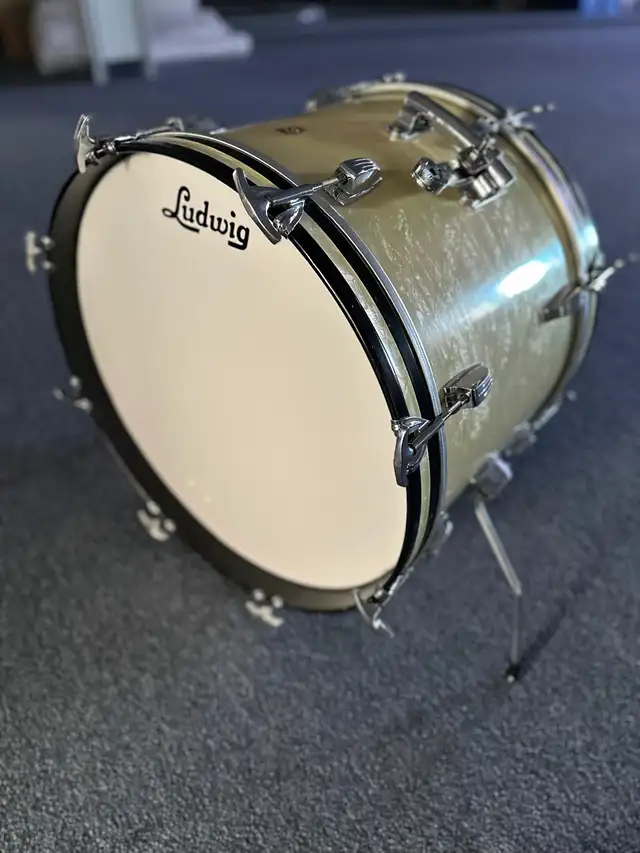 1969 Ludwig Maple “Superbeat” - White Marine Pearl in Drums & Percussion in Hamilton - Image 5