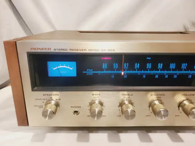 Vintage Pioneer Receiver Model SX-525 in Stereo Systems & Home Theatre in Mississauga / Peel Region - Image 3