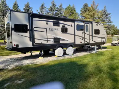 Immaculate condition 32 feet Sleeps 6 Pullout sofa bed-no shown Includes trailer package King All in...