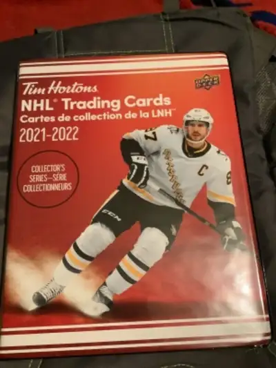 2021 /22 TIM HORTON HOCKEY SET IN ORIGINAL BINDER!!! 250 CARDS NO HEROS MINT CONDITION!!!!FREE SHIPP...