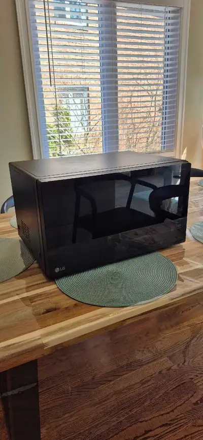 1.5 CU. Ft, dimensions width 53.40cm/21inch, depth 40.50cm/15.75 inch, height 29.50cm/11.50 inch.