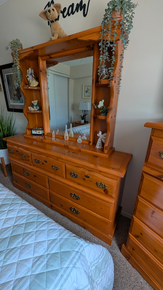 Bedroom Furniture in Dressers & Wardrobes in Barrie - Image 2