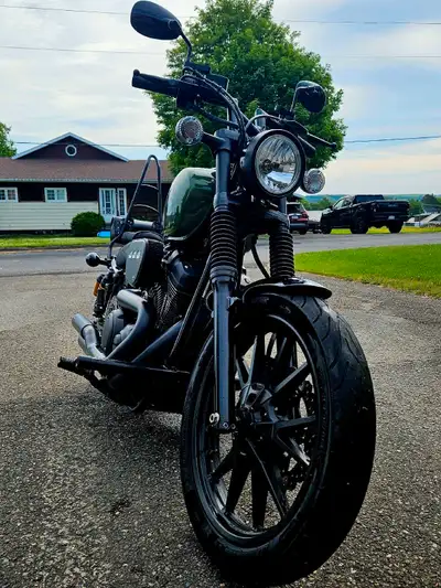 2014 Yamaha Bolt 950 r-spec 25xxx kms 2nd owner. Never dropped. Excellent condition. Includes: Baron...