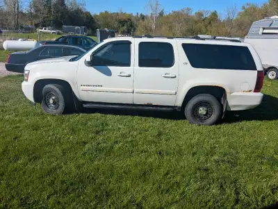 2007 Suburban, 4wd, 5.3L, 576,644 KMS. Truck needs some TLC or good for parts. Drive the kids around...