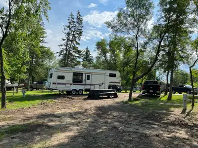 1995 5th wheel camper in great shape for it’s age! A/C works great! Slide, fridge, microwave, gas ov...