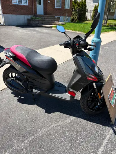Aprilia SR MOTAR 50cc Comme neuve Condition impeccable 3500.00$. Acheteur sérieux