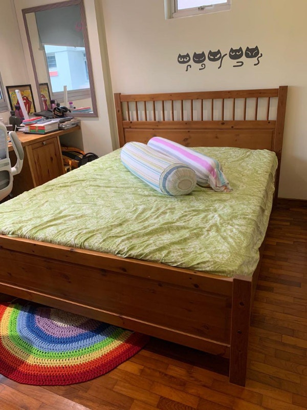 Looking for a Ikea Hemnes bed in king size and color pine Beds