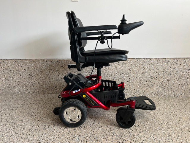 Golden Lite Rider Envy Power Chair in Health & Special Needs in Calgary - Image 2