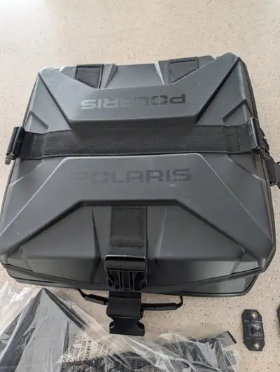 Valise pour motoneige Polaris, était sur un switchback assault 2022, a servi une seule fois, raison...