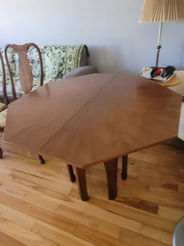 Table de salon dans Mobilier de salle à manger et cuisine  à Laval/Rive Nord - Image 2