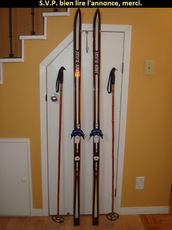 Skis de fond vintage en bois avec bâtons, 60$. dans Ski  à Laval/Rive Nord