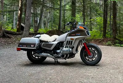 1985 goldwing. 139kms. Has been lightened and all unnecessary items removed. New handlebars. Handles...