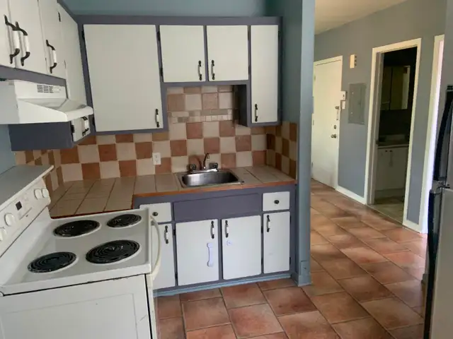 Pie-IX Metro: Large 3.5 with Balcony, Internet, and Appliances