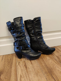 Ladies Boots - Size 5-6