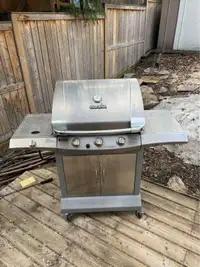 Char-Broil 3-Burner LP gas outdoor BBQ grill with side burner