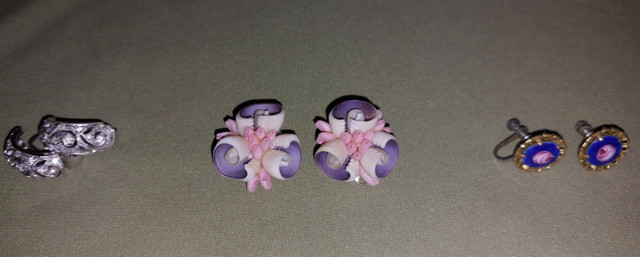 Vintage clip on & screw back costume earrings,  also priced sep in Jewellery & Watches in Kawartha Lakes - Image 3
